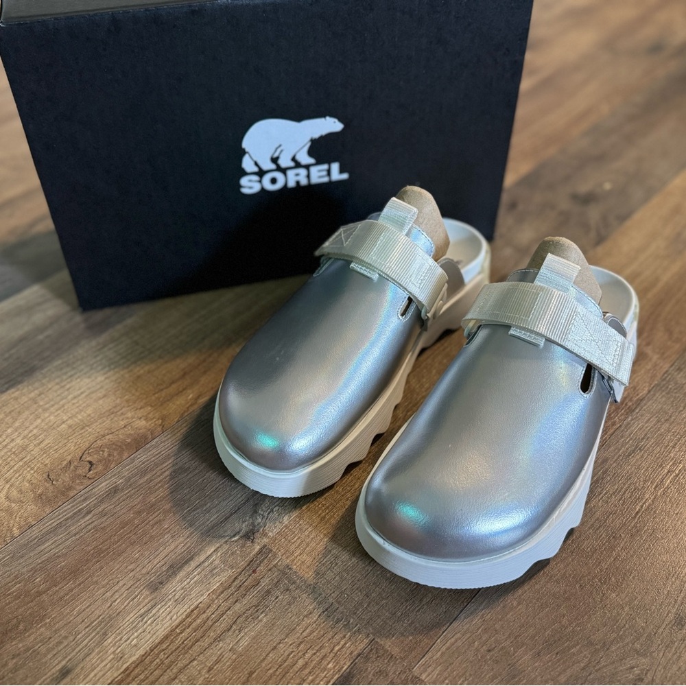 New Sorel sea salt lime clogs
